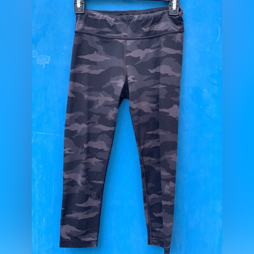 Girls Athleta Black Cropped Leggings Camo Size XL 14